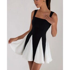 Heiress Beverly Hills black and white square neck pleat hem mini dress size M